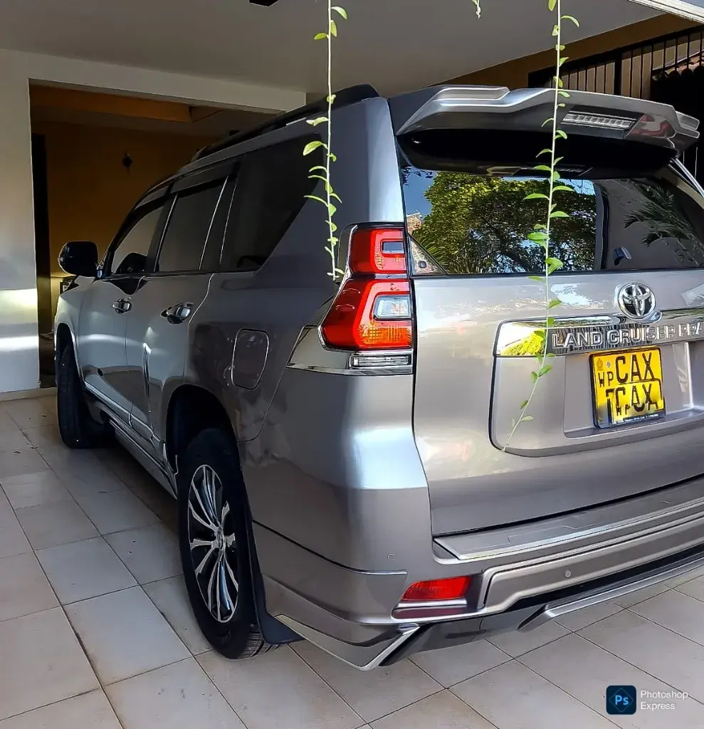 2017 Toyota Land Cruiser Prado TX — image 5