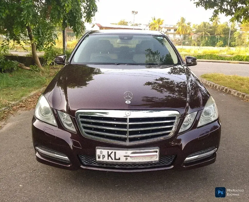 2010 Mercedes-Benz E200 CGI — image 2