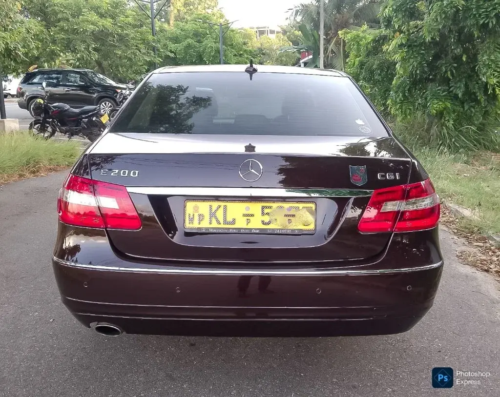 2010 Mercedes-Benz E200 CGI — image 7