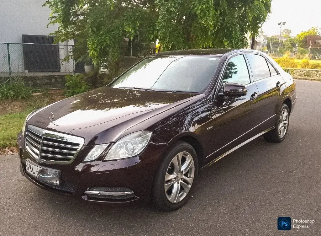 2010 Mercedes-Benz E200 CGI — image 5
