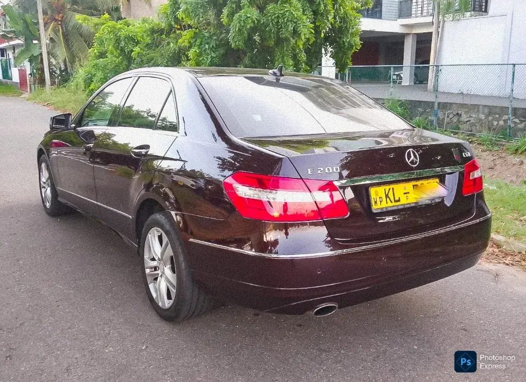 2010 Mercedes-Benz E200 CGI — image 6