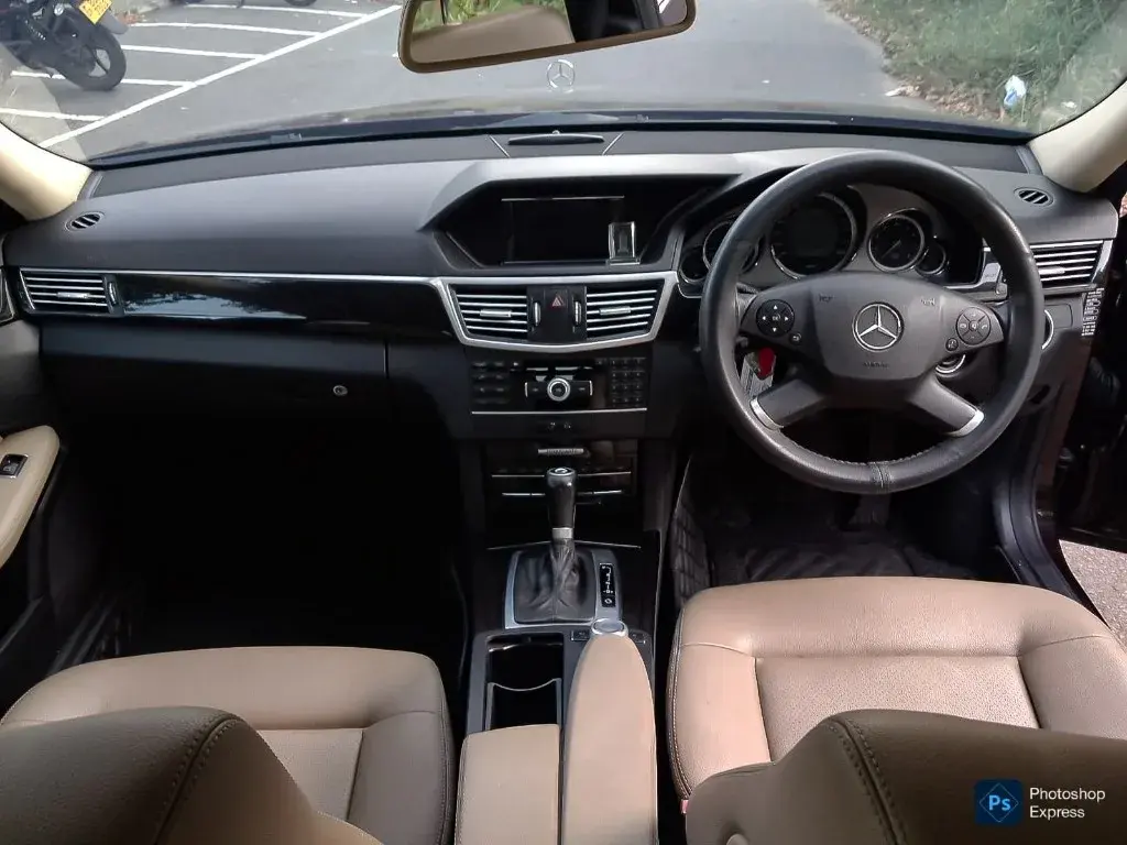 2010 Mercedes-Benz E200 CGI — image 11